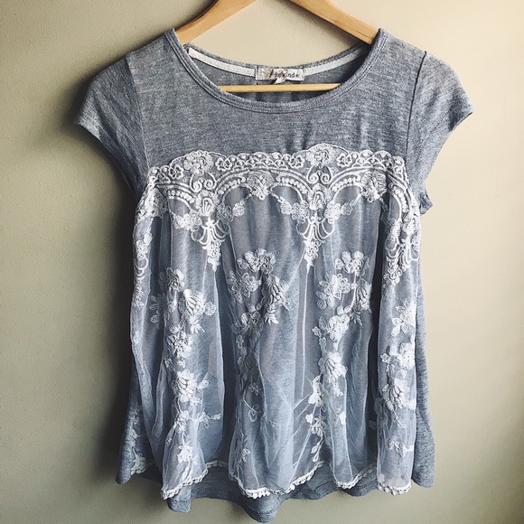 Rewind Tops - Rewind Junior’s Gray Flowy Top with White Lace, S